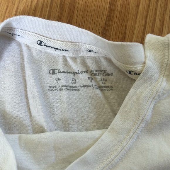 Champion Shirt ✨4/30$✨ - Picture 2 of 2